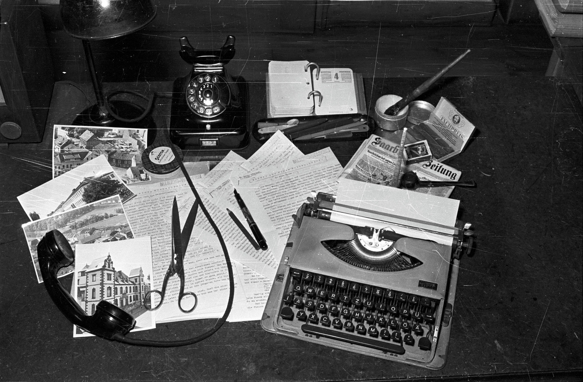 2026_10_22_2021MSF20131_Schreibtisch des Fotografen und SZ-Redakteurs Theo Plettenberg_1955_k